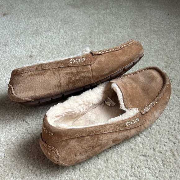 Ugg Chesnut Slippers Size 10 - Picture 1 of 4